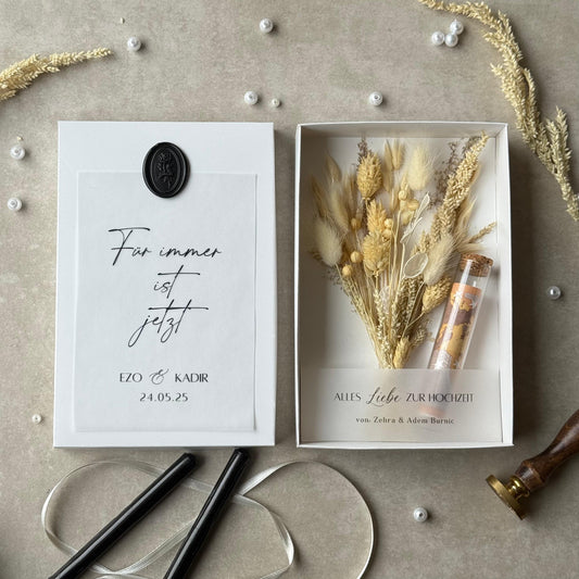 Geldgeschenk zur Hochzeit mit Trockenblumen in Beige & Wachssiegel – personalisierte Box